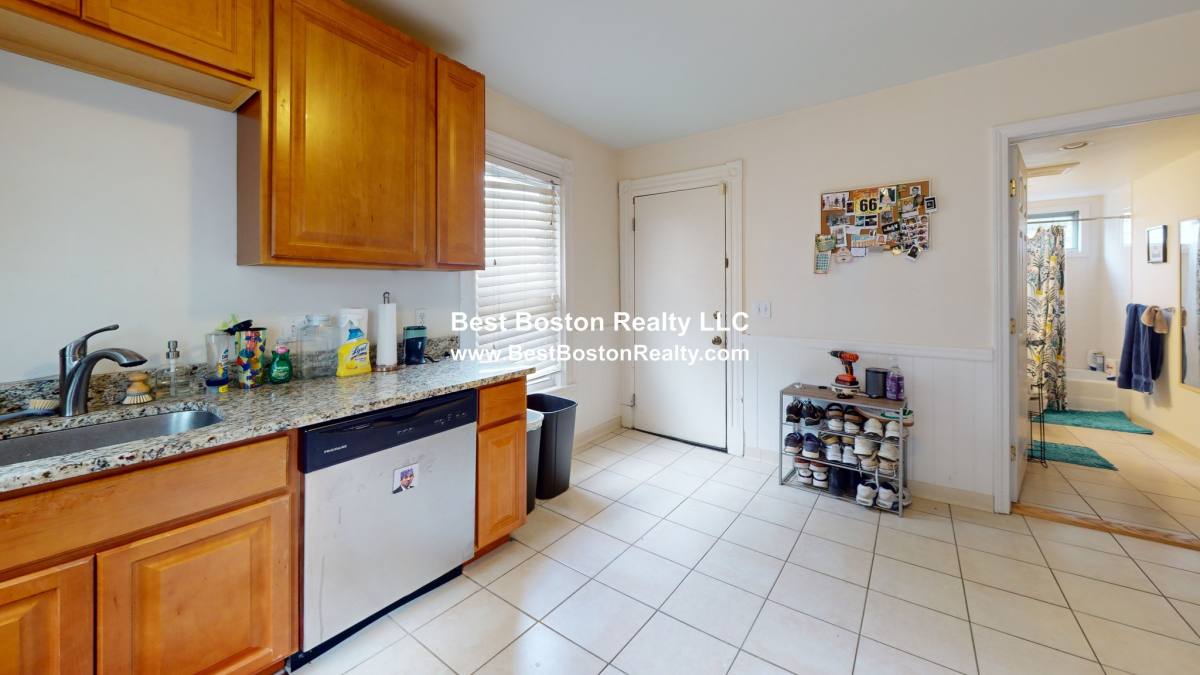 House for rent at 118 Waverly St, Everett, MA 02149