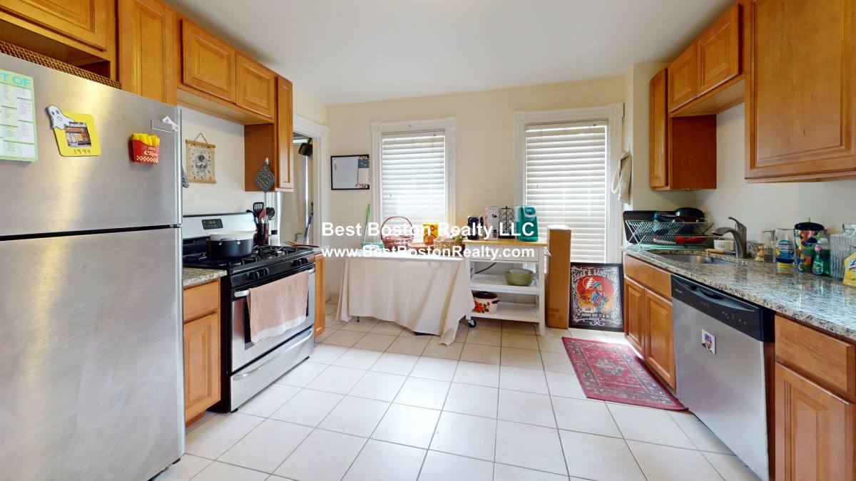 House for rent at 118 Waverly St, Everett, MA 02149