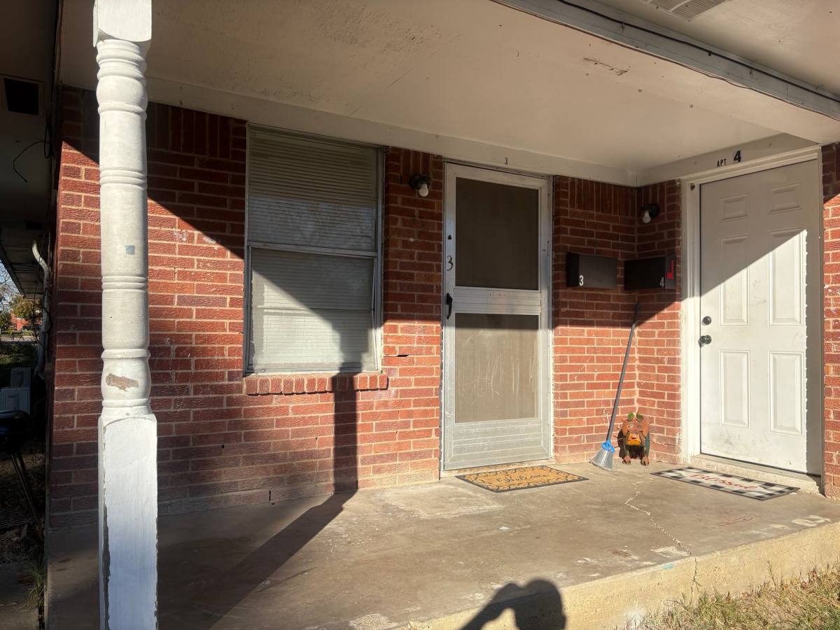 Apartment for rent at 401 S Jefferson St #3, Kaufman, TX 75142