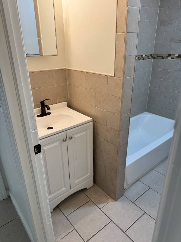 House for rent at 587 Grove St, Irvington, NJ 07111