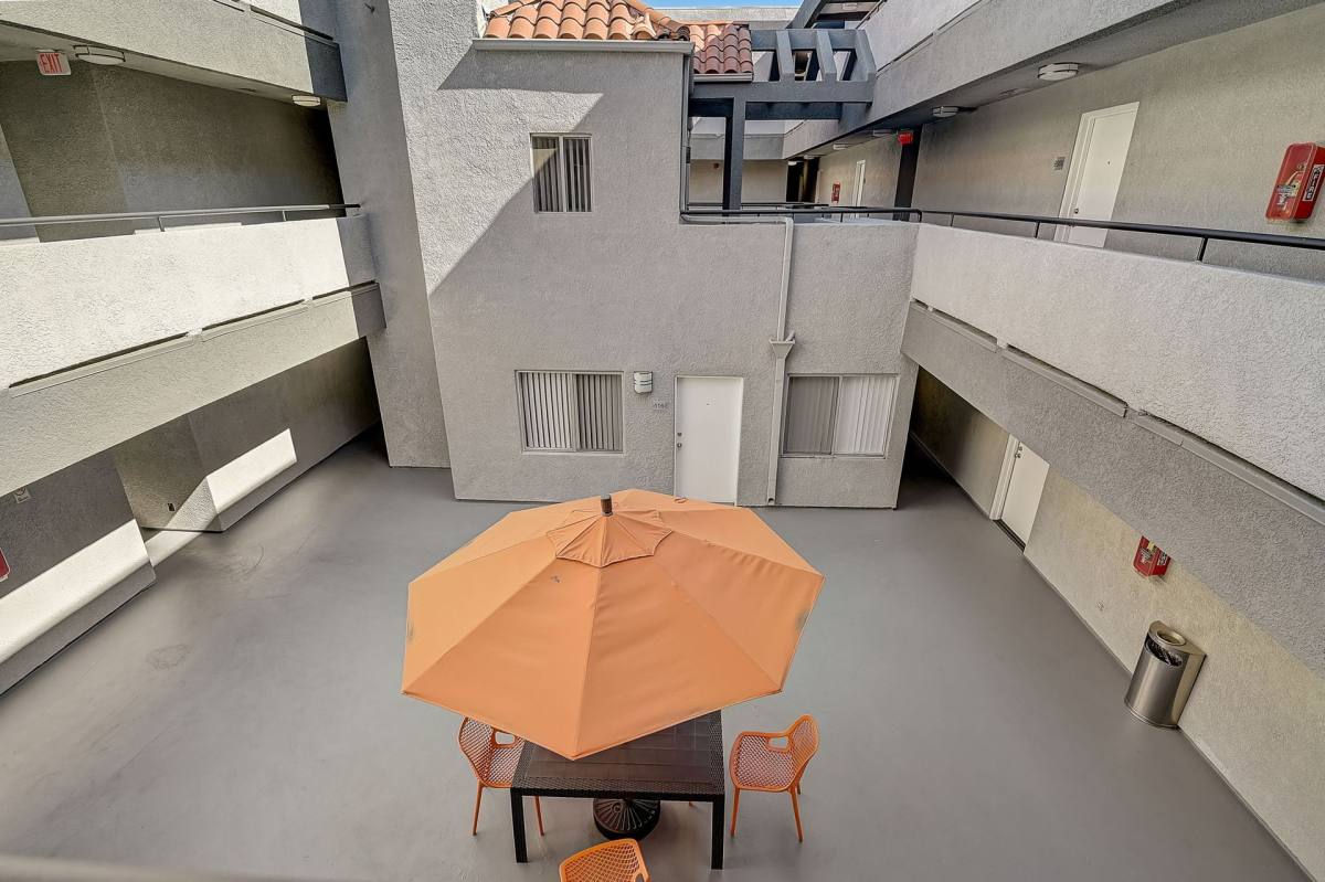 Apartment for rent at 14900 Moorpark St, Sherman Oaks, CA 91403