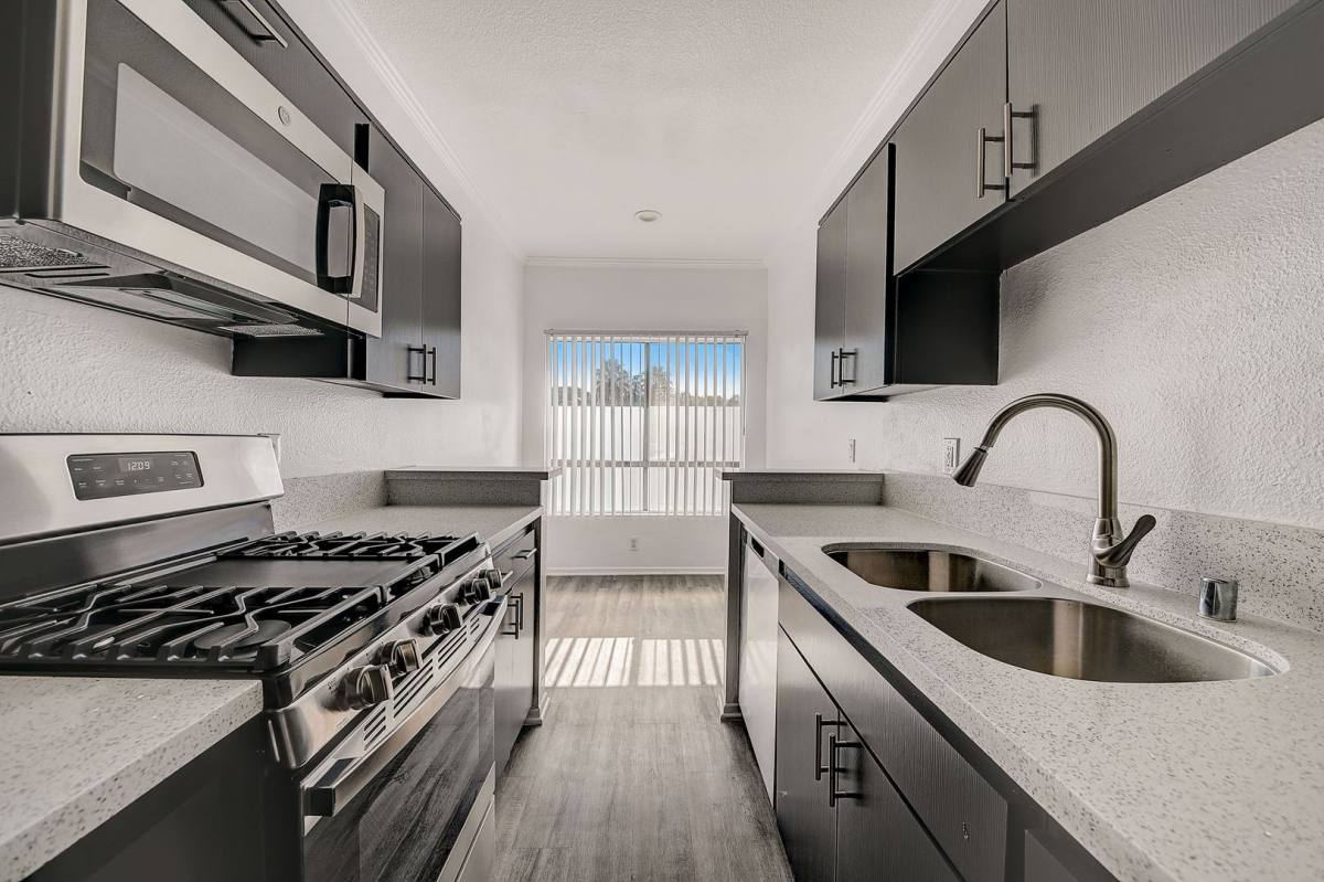 Apartment for rent at 14900 Moorpark St, Sherman Oaks, CA 91403