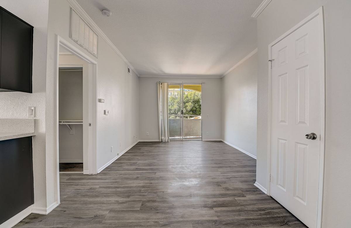 Apartment for rent at 14900 Moorpark St, Sherman Oaks, CA 91403