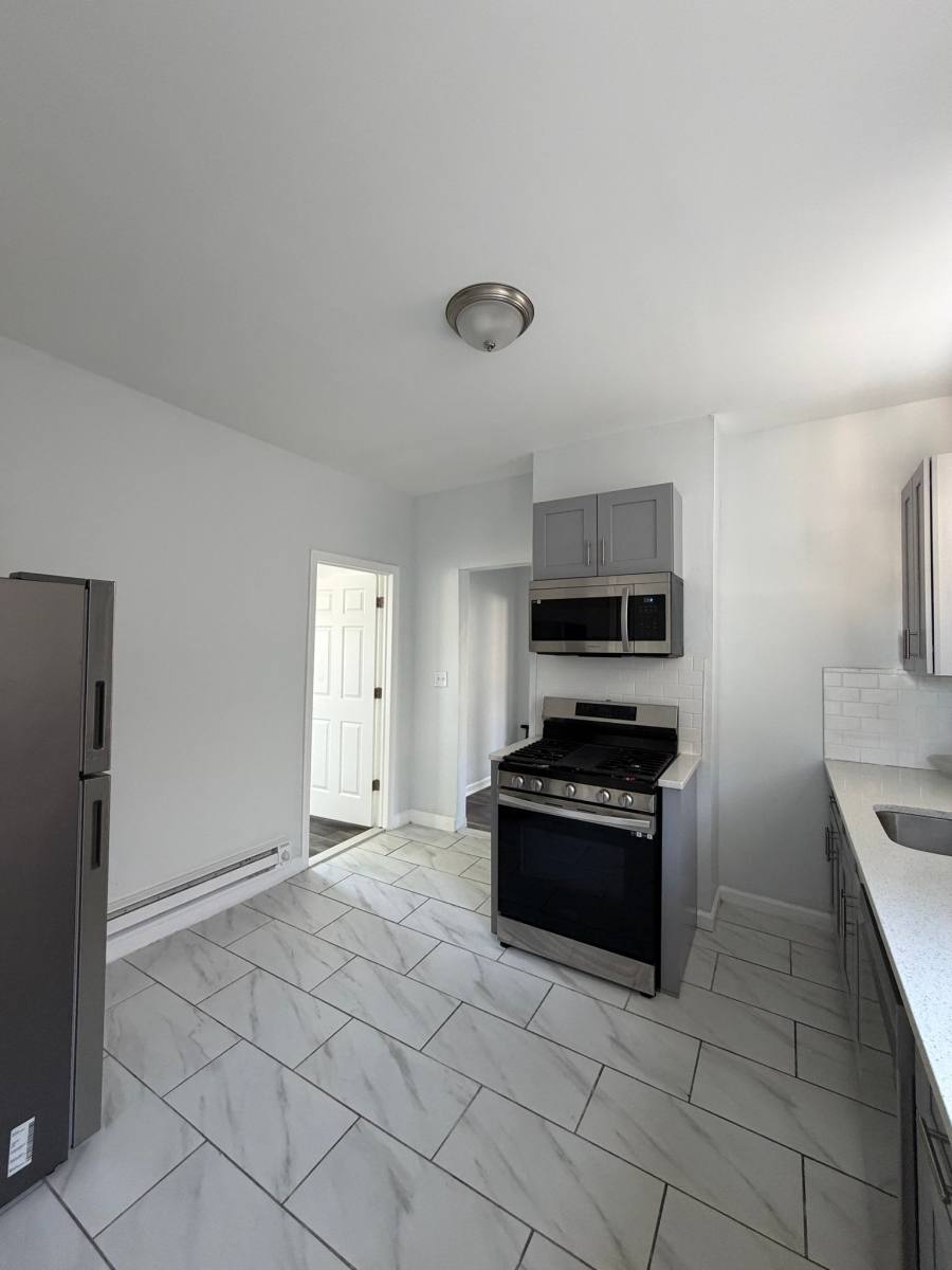 Apartment for rent at 59 N 15th St, 3 #3, East Orange, NJ 07017