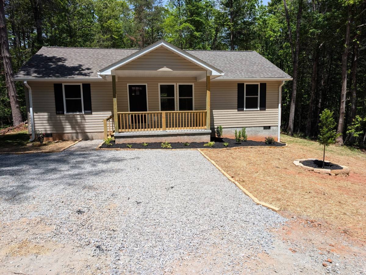House for rent at 5 Woodland Hills Dr, Franklin, NC 28734