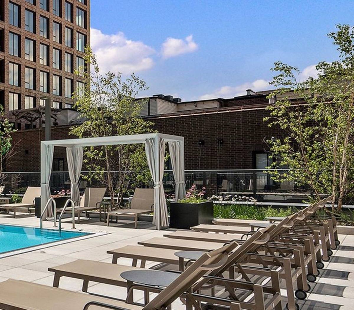 Apartment for rent at 900 W Washington, Chicago, IL 60607