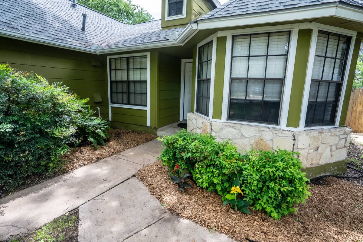 House for rent at 9904 Briar Ridge Dr, Austin, TX 78748