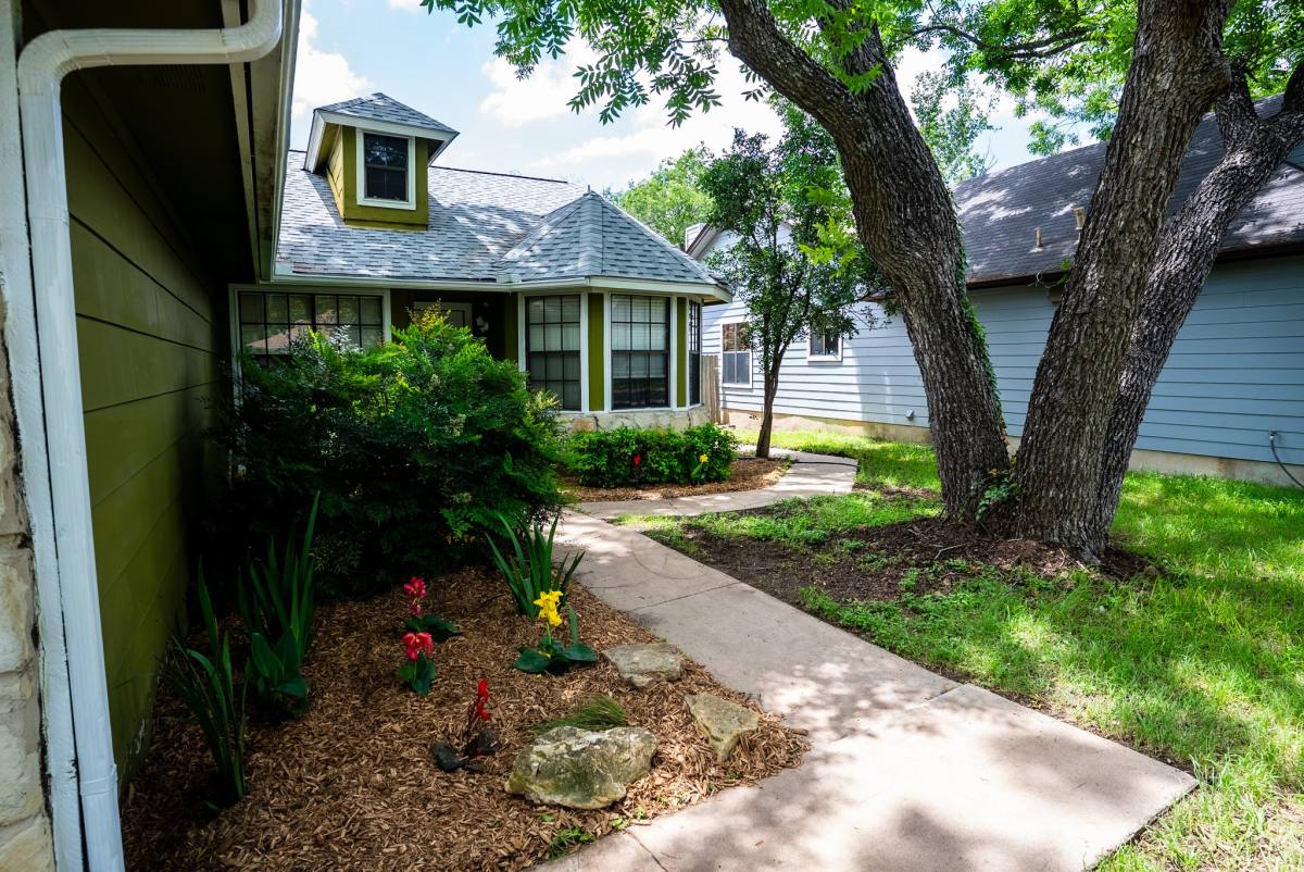 House for rent at 9904 Briar Ridge Dr, Austin, TX 78748