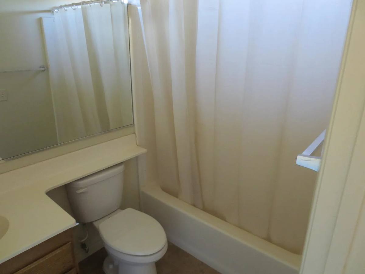 Apartment for rent at 10611 Moorpark St #202, North Hollywood, CA 91602