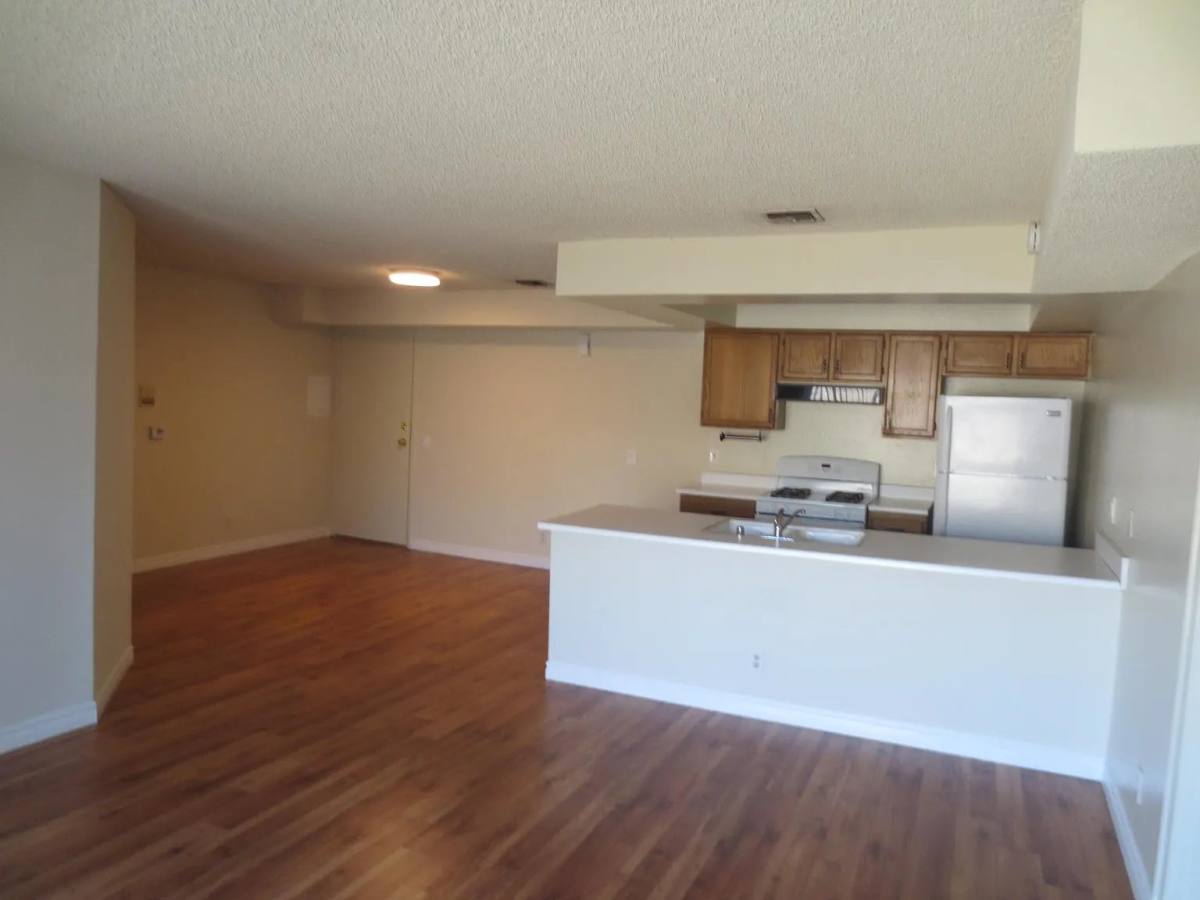 Apartment for rent at 10611 Moorpark St #202, North Hollywood, CA 91602