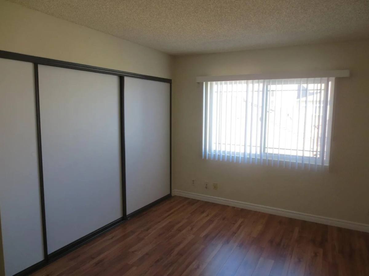 Apartment for rent at 10611 Moorpark St #202, North Hollywood, CA 91602
