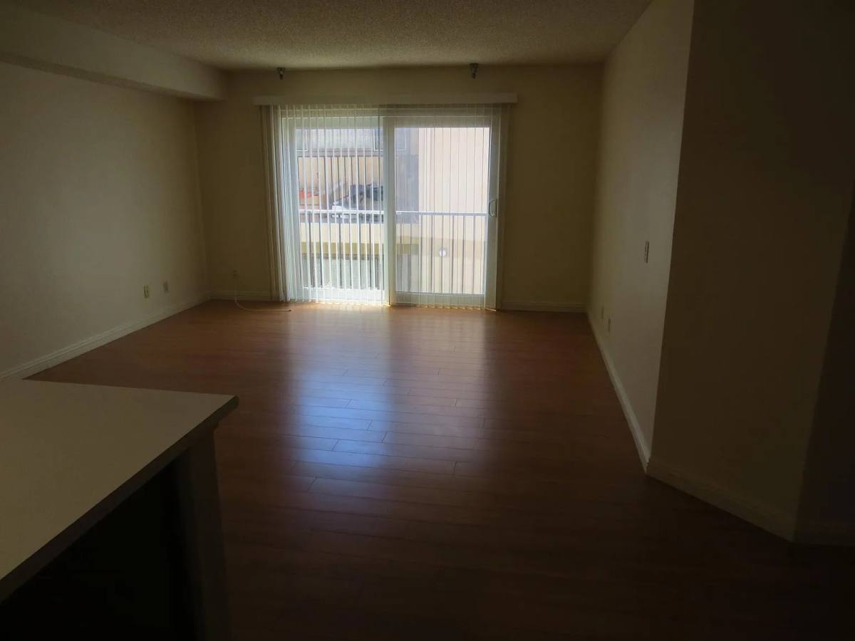 Apartment for rent at 10611 Moorpark St #202, North Hollywood, CA 91602