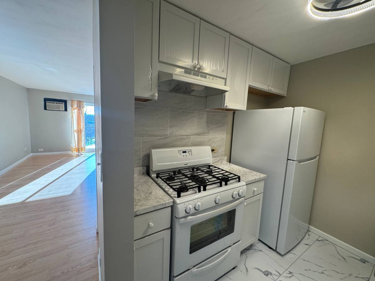 Condo for rent at 252 Shorewood Dr, Glendale Heights, IL 60139