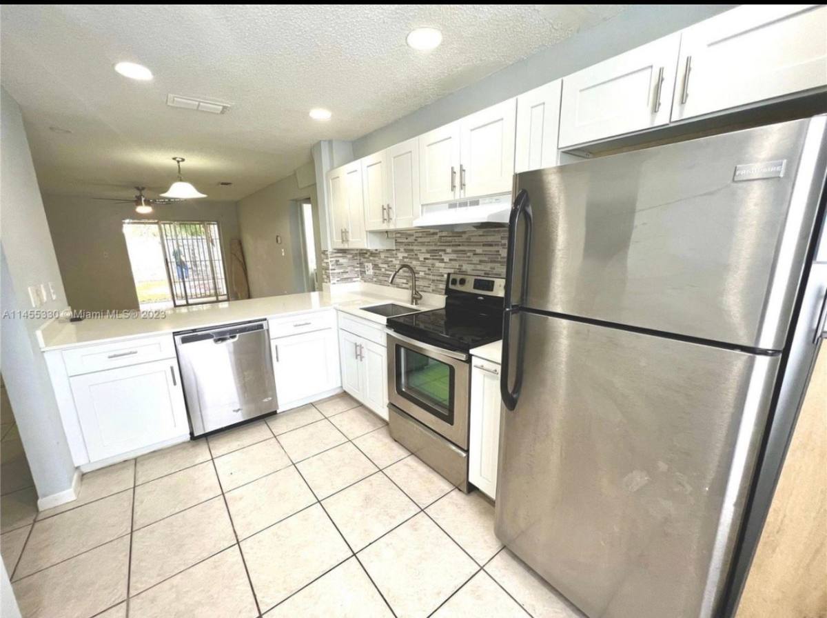 Apartment for rent at 8057 NW 21st Court, Hollywood, FL 33025