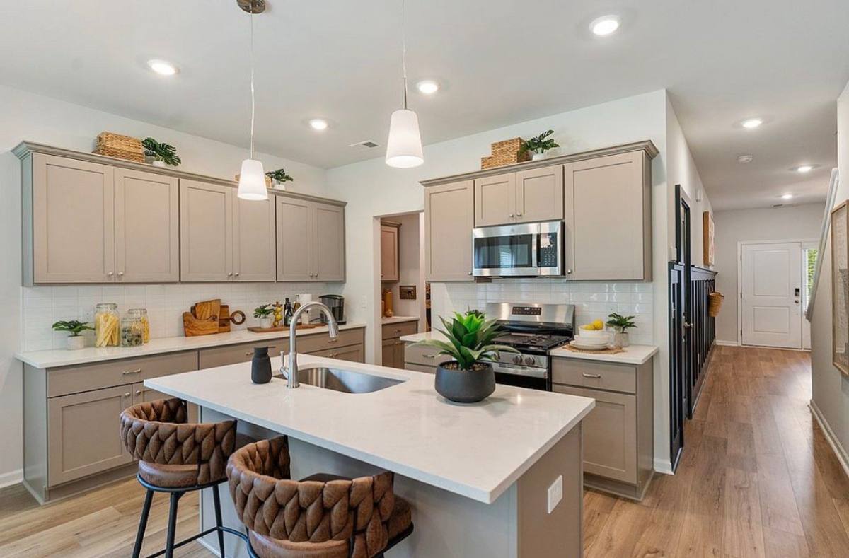 Townhouse for rent at 3035 Kingsfield Rd, Charlotte, NC 28208