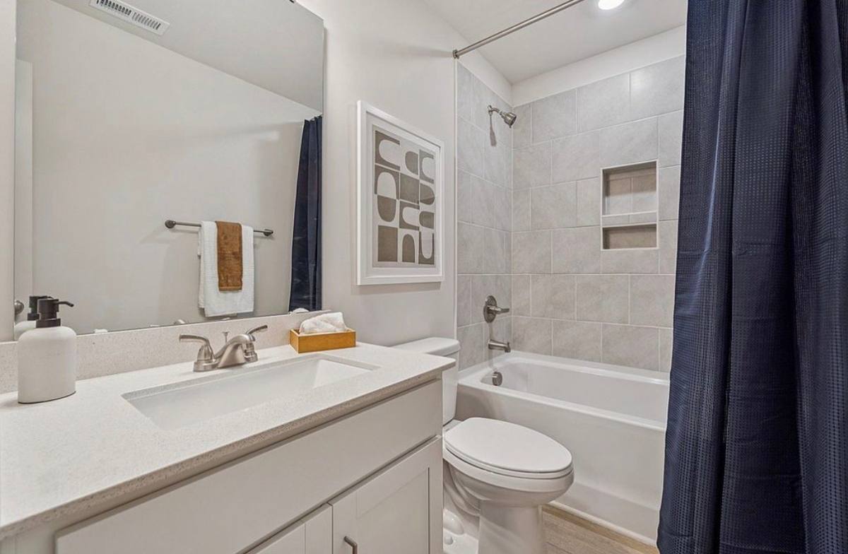 Townhouse for rent at 3035 Kingsfield Rd, Charlotte, NC 28208