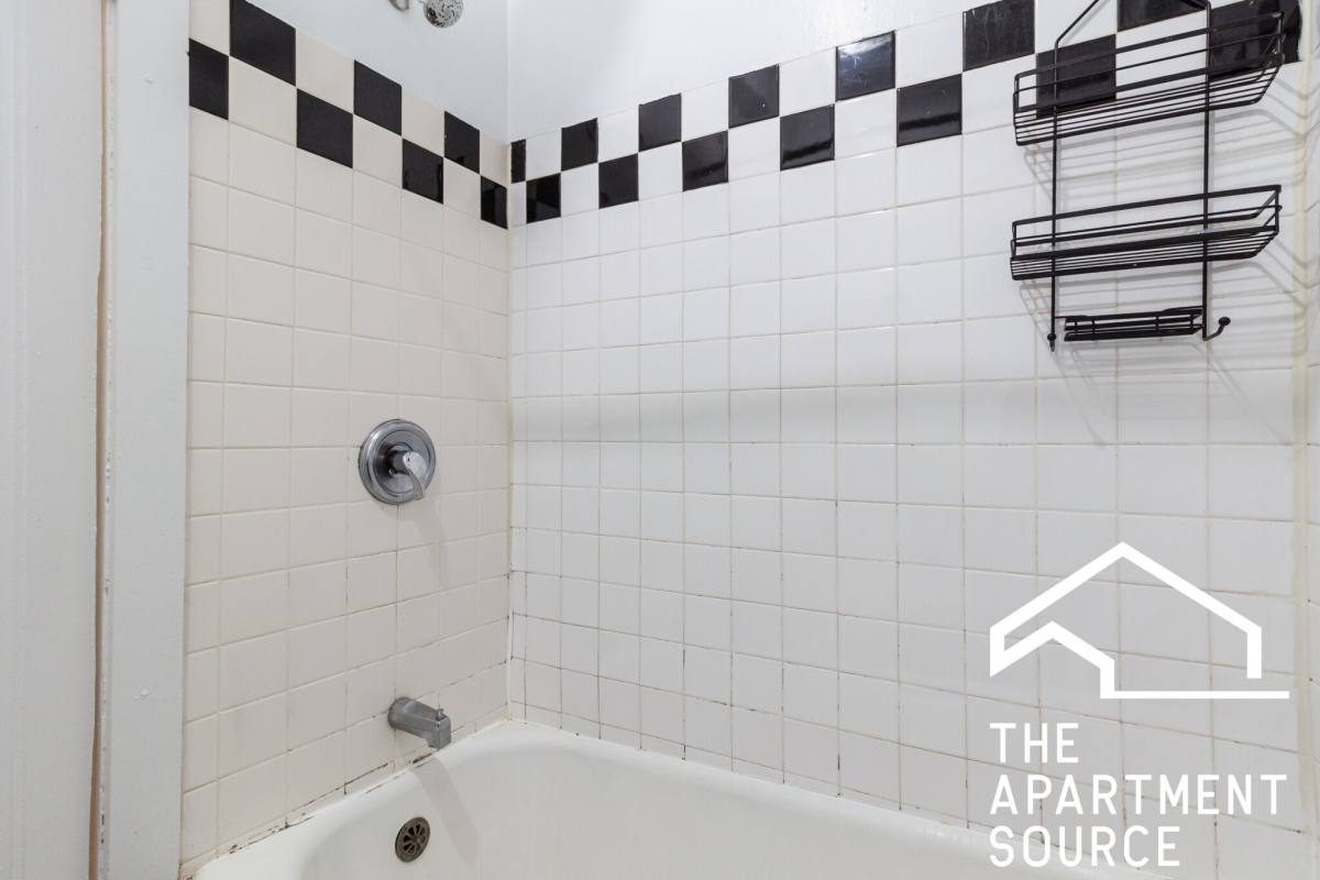 Apartment for rent at 2827 N Burling St #303, Chicago, IL 60614