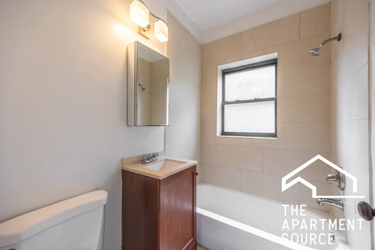 Apartment for rent at 4737 N Hermitage Ave #204, Chicago, IL 60640