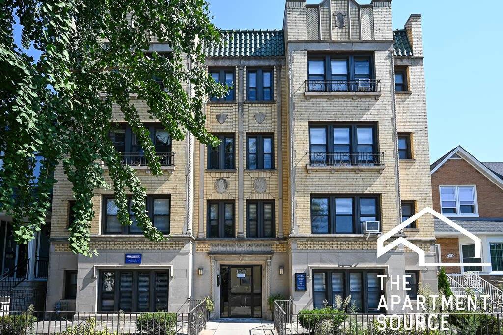 Apartment for rent at 4737 N Hermitage Ave #204, Chicago, IL 60640