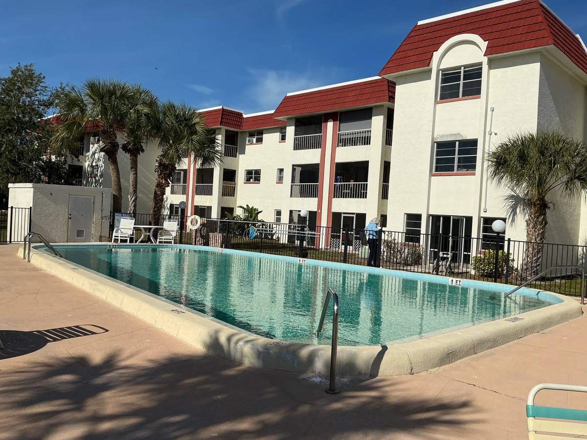 Condo for rent at 1860 Massachusetts Ave #311, Saint Petersburg, FL 33703