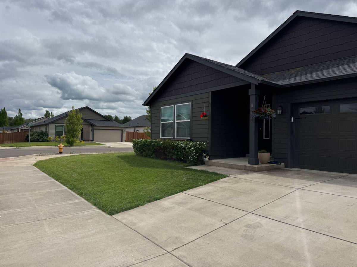 House for rent at 871 Ponderosa St, Independence, OR 97351