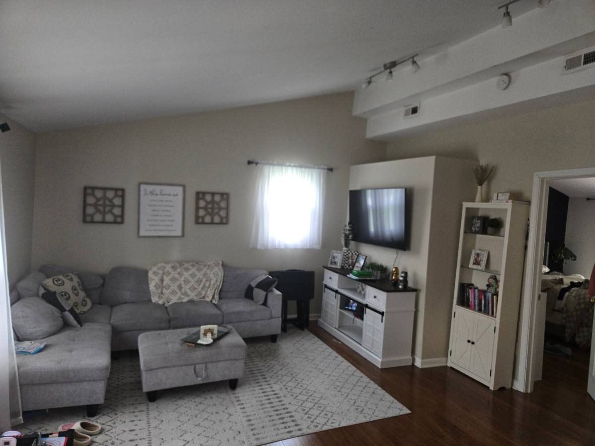 House for rent at 18334 Irving St, Livonia, MI 48152