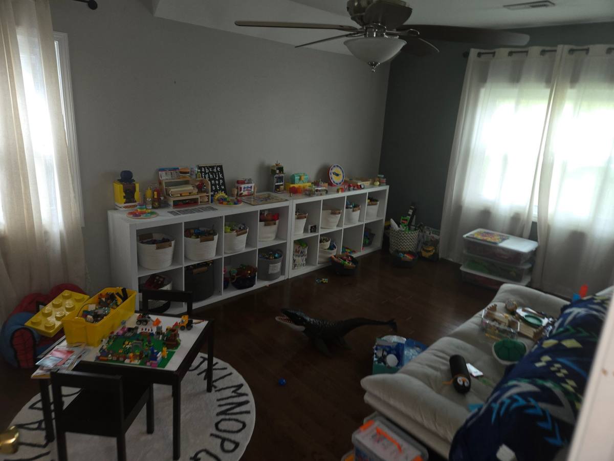 House for rent at 18334 Irving St, Livonia, MI 48152