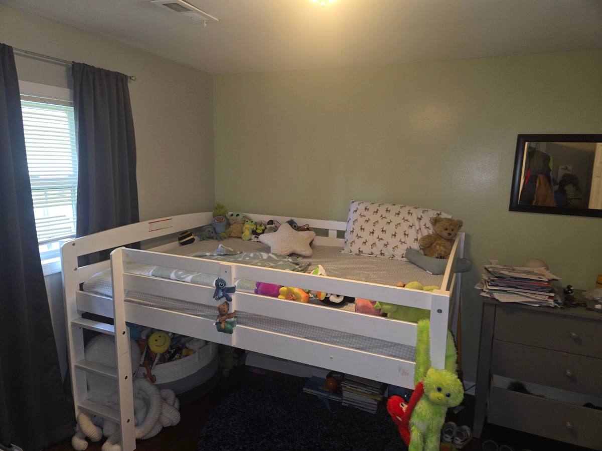 House for rent at 18334 Irving St, Livonia, MI 48152