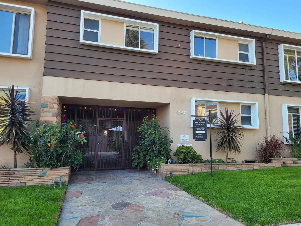 Apartment for rent at 1347 N Alta Vista Bl #15, Los Angeles, CA 90046