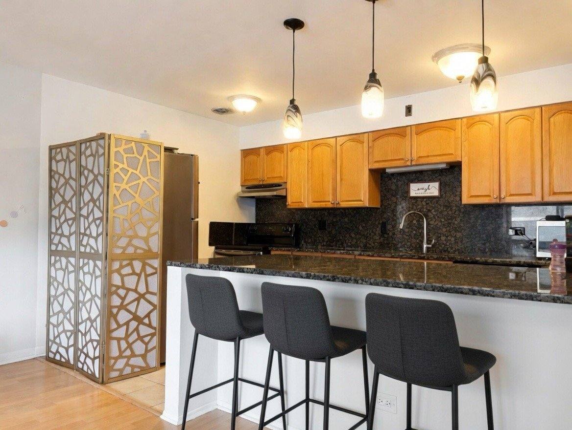 Condo for rent at 6121 N Sheridan Rd, Chicago, IL 60660