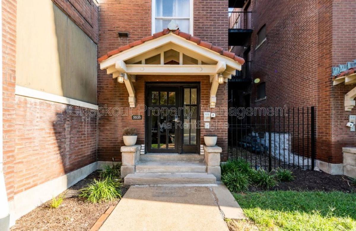Apartment for rent at 5535 Pershing Ave #11, Saint Louis, MO 63112