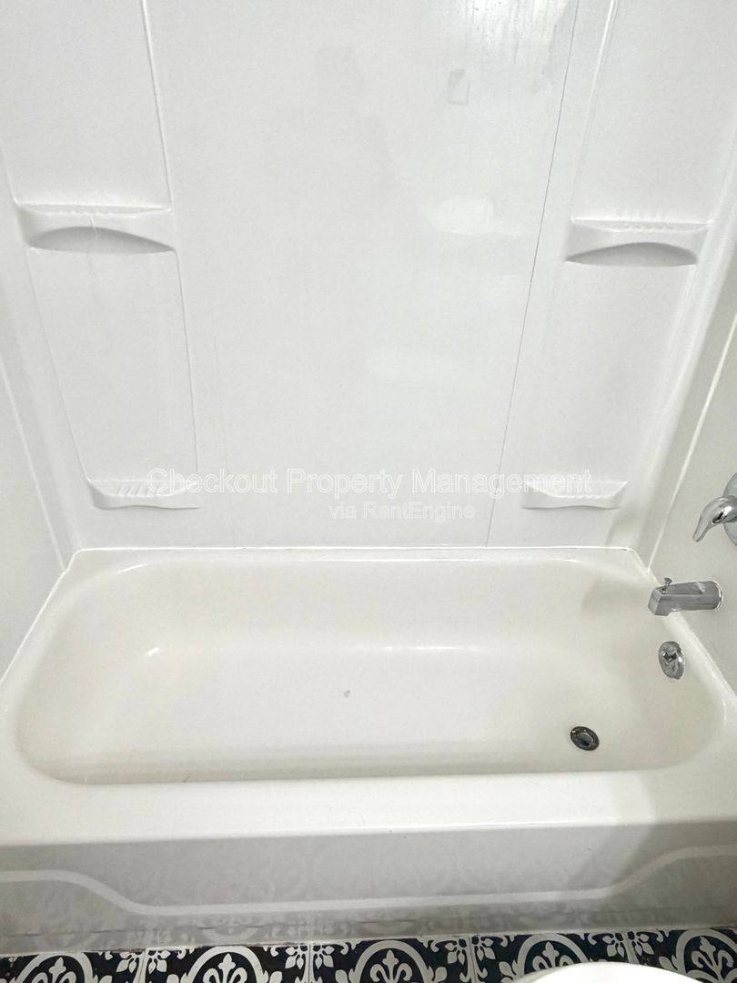 Apartment for rent at 5535 Pershing Ave #11, Saint Louis, MO 63112