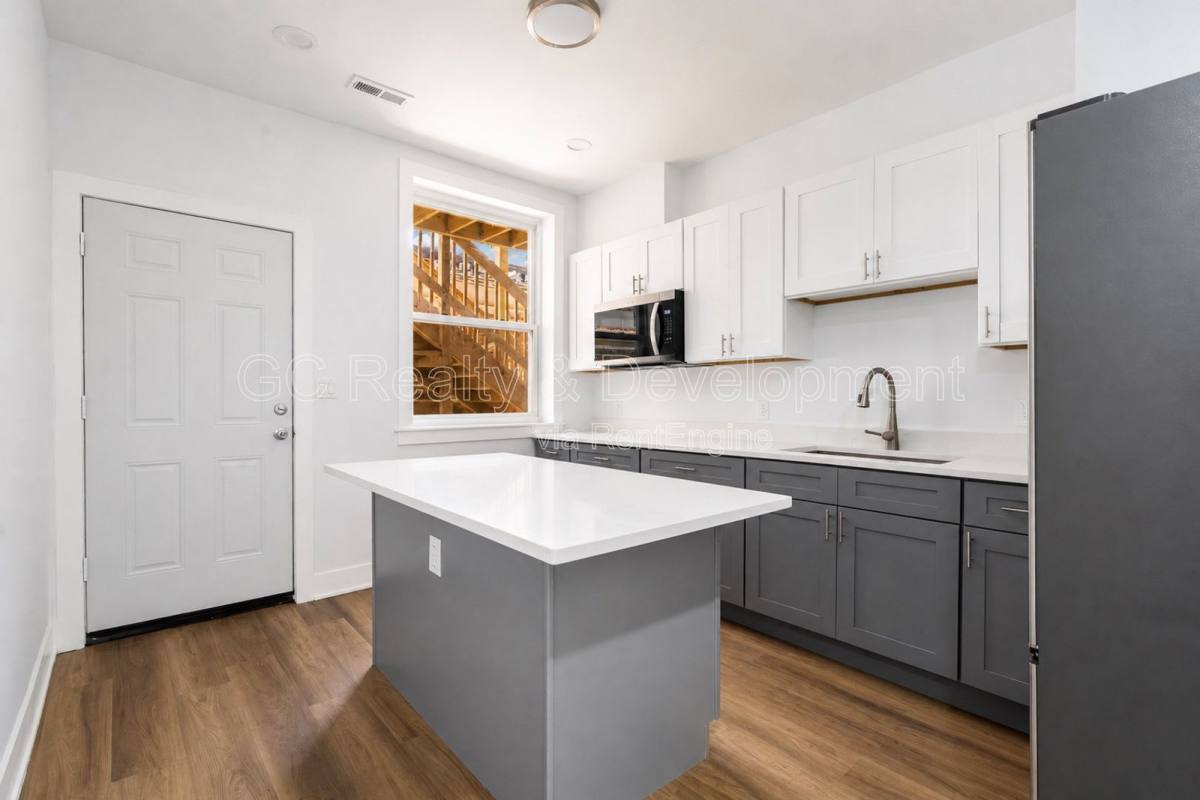 Condo for rent at 3744 N Wilton Ave, Chicago, IL 60613