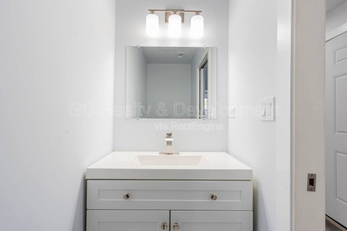 Condo for rent at 3744 N Wilton Ave, Chicago, IL 60613