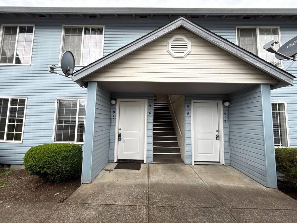 Apartment for rent at 915 Bryan Court, Silverton, OR 97381