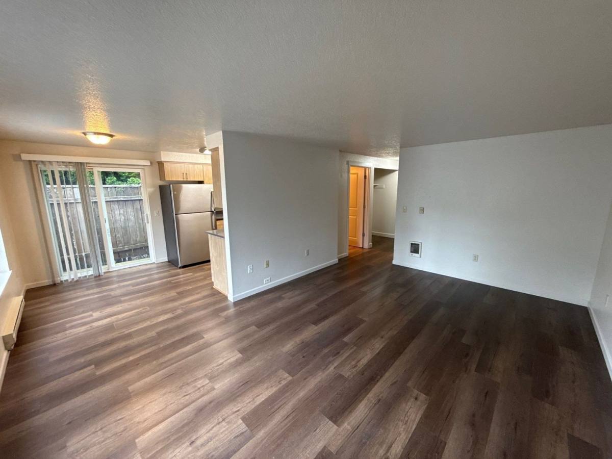Apartment for rent at 915 Bryan Court, Silverton, OR 97381