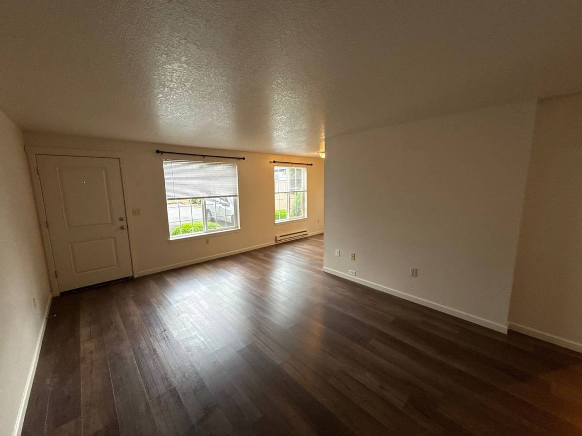 Apartment for rent at 915 Bryan Court, Silverton, OR 97381