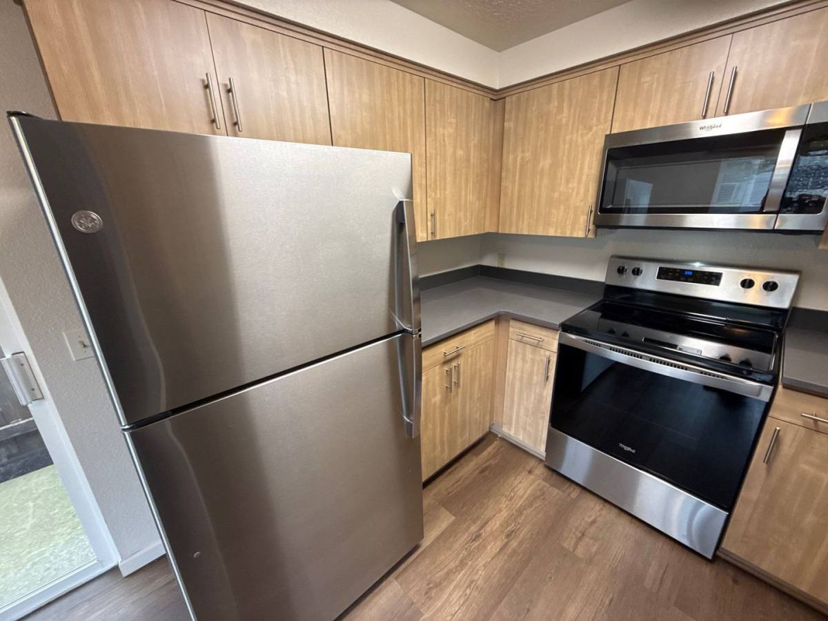 Apartment for rent at 915 Bryan Court, Silverton, OR 97381