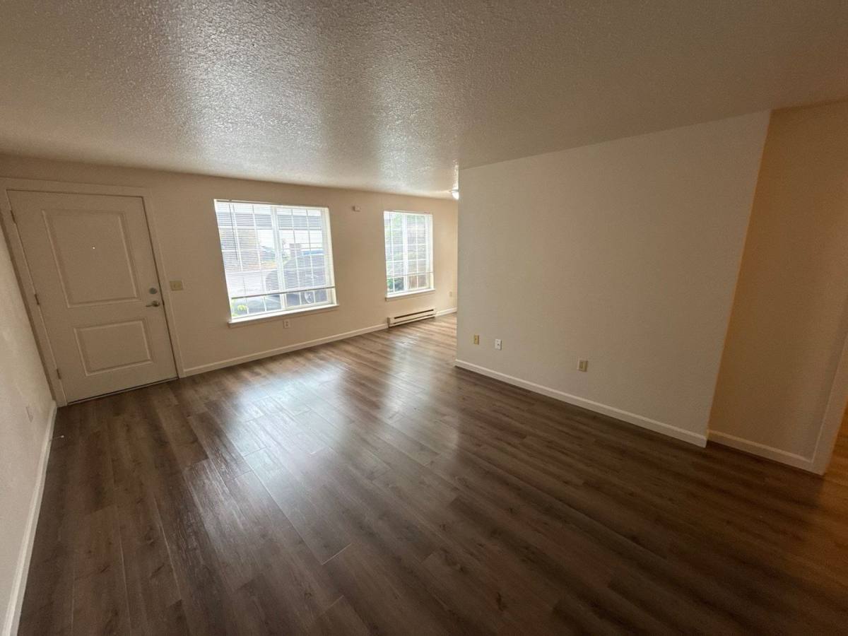Apartment for rent at 903 Bryan Court, Silverton, OR 97381