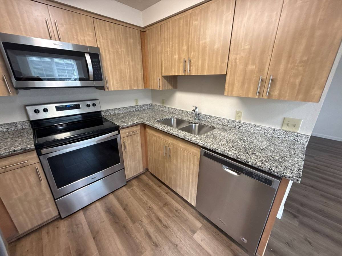 Apartment for rent at 903 Bryan Court, Silverton, OR 97381