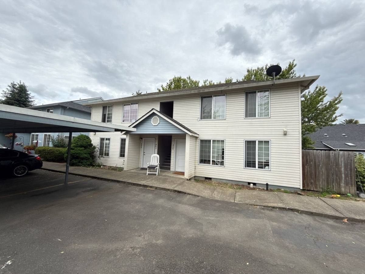 Apartment for rent at 903 Bryan Court, Silverton, OR 97381