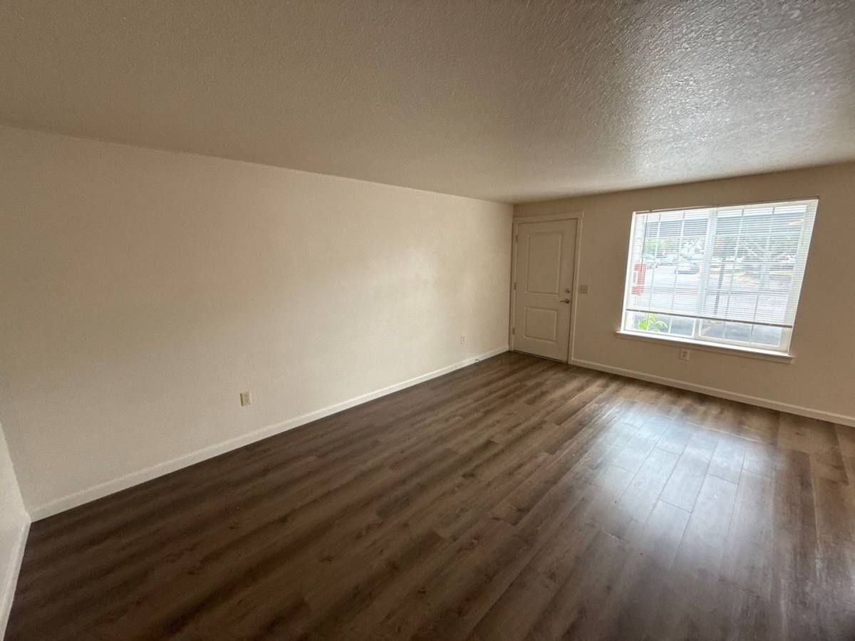 Apartment for rent at 903 Bryan Court, Silverton, OR 97381