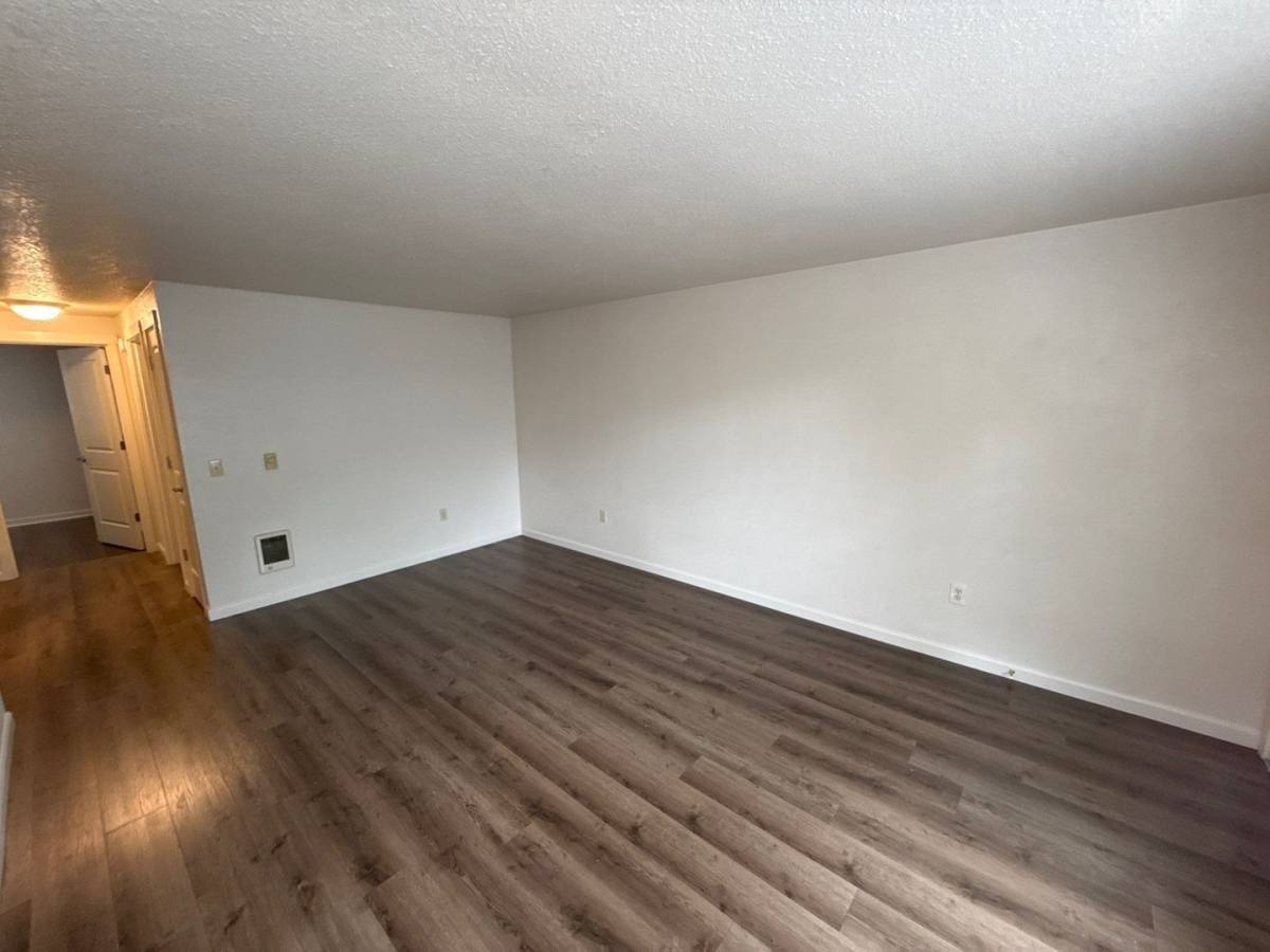 Apartment for rent at 903 Bryan Court, Silverton, OR 97381