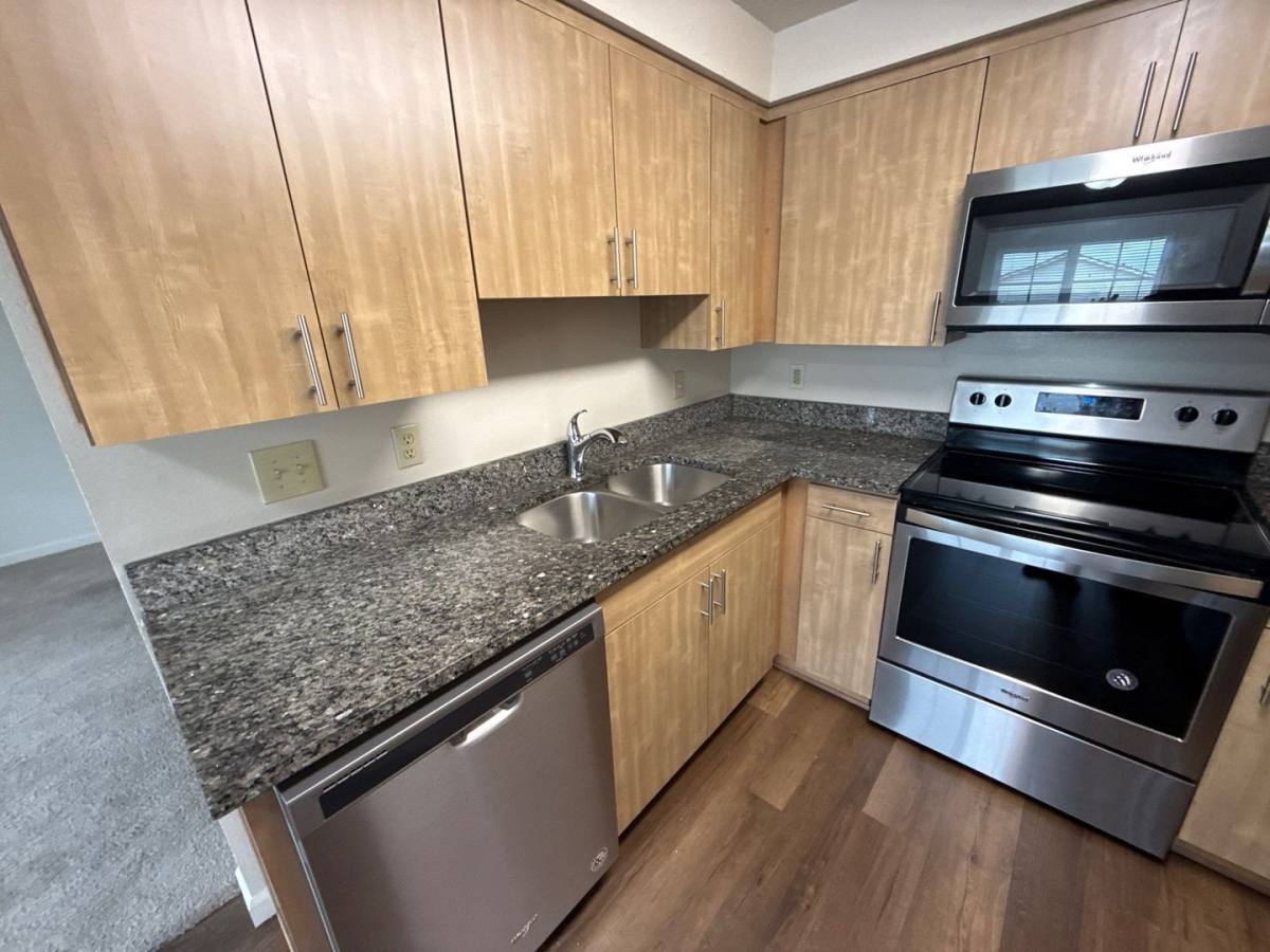 Apartment for rent at 905 Bryan Court, Silverton, OR 97381