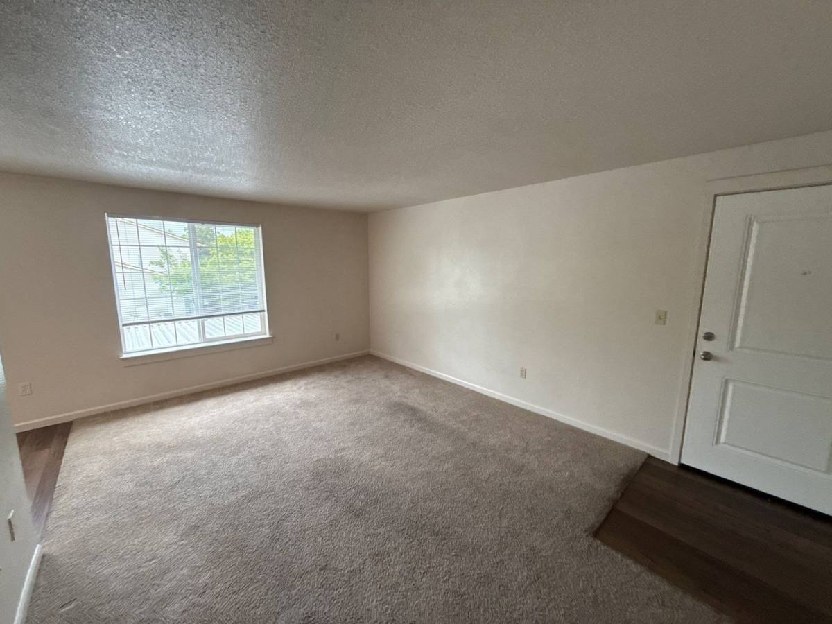 Apartment for rent at 905 Bryan Court, Silverton, OR 97381