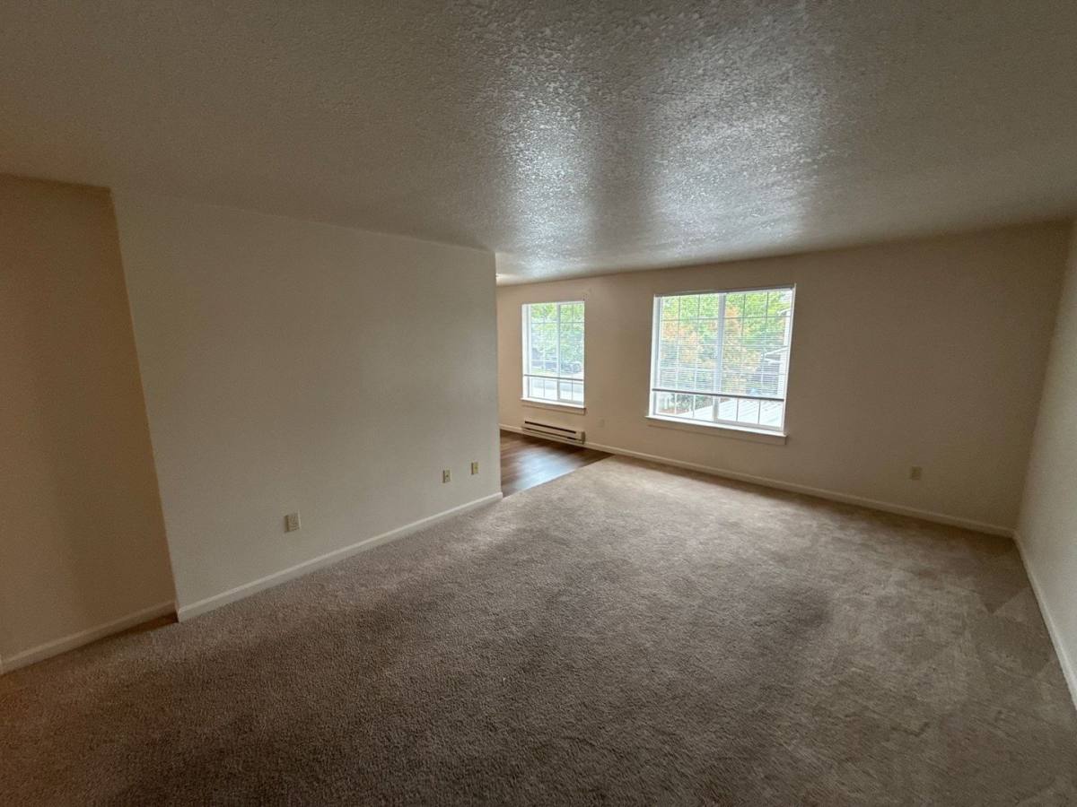 Apartment for rent at 905 Bryan Court, Silverton, OR 97381