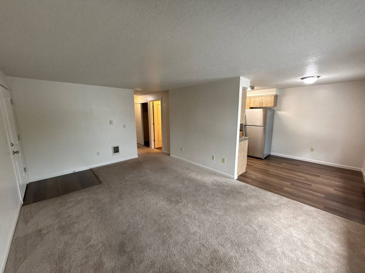 Apartment for rent at 905 Bryan Court, Silverton, OR 97381