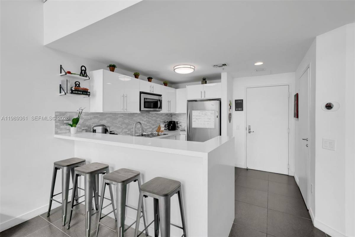 Apartment for rent at 300 S Biscayne Blvd #L-410, Miami, FL 33131