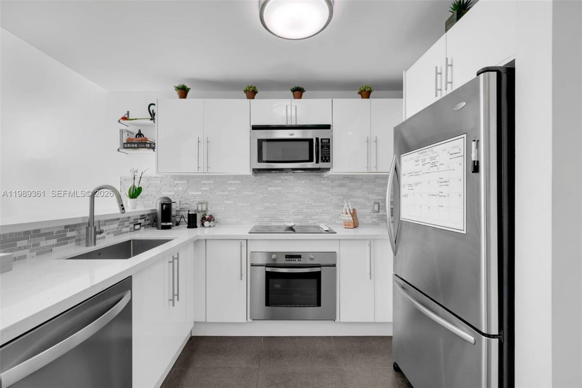 Apartment for rent at 300 S Biscayne Blvd #L-410, Miami, FL 33131