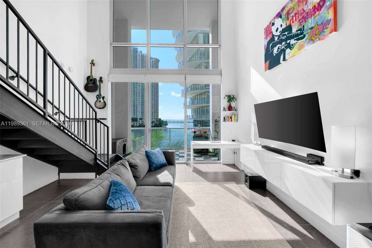 Apartment for rent at 300 S Biscayne Blvd #L-410, Miami, FL 33131